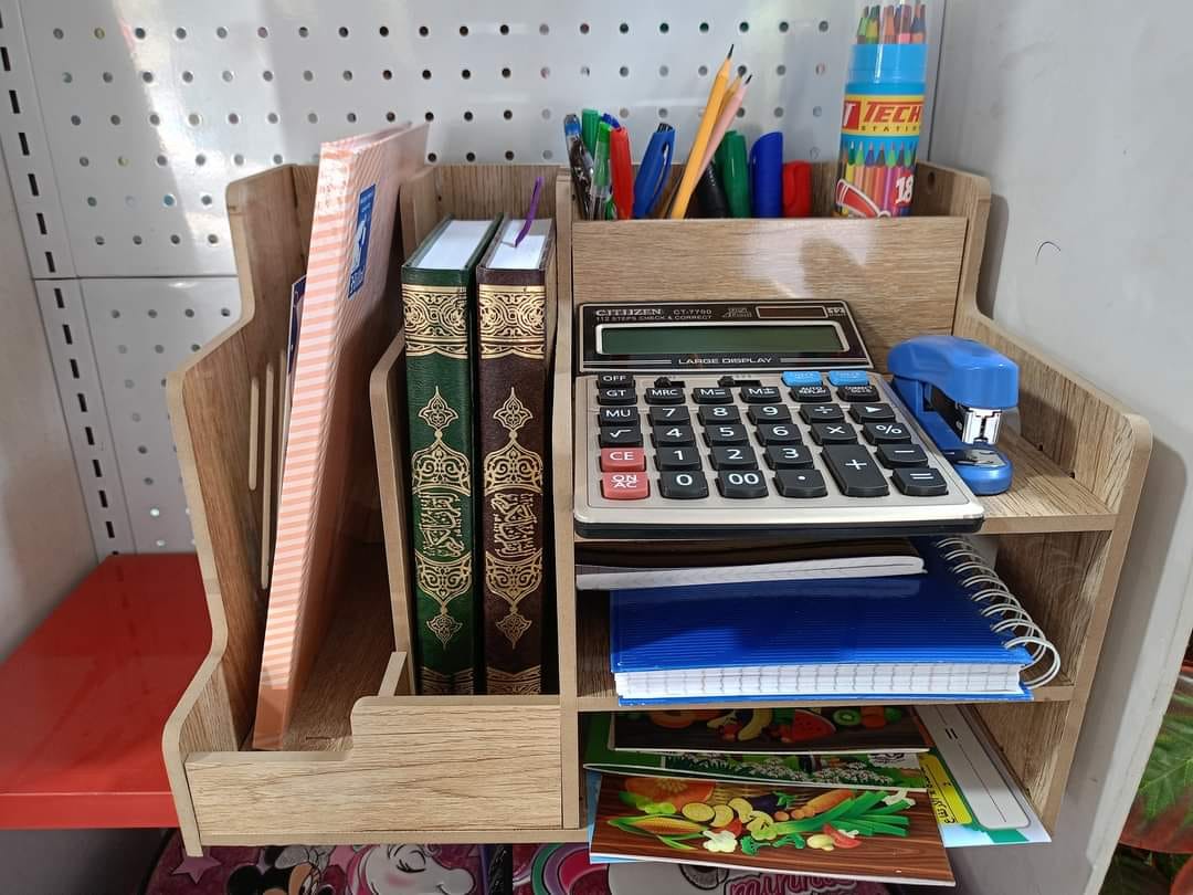 📚 المكتبة العصرية – Desk Organizer