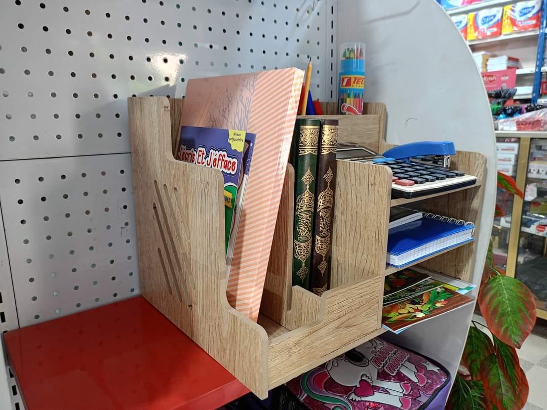📚 المكتبة العصرية – Desk Organizer